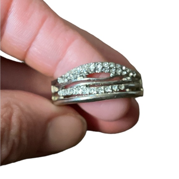 Fashion Jewelry Jewelry - ✨ 3/$15 ✨ Silver Tone Rhinestone Stretchy Ring